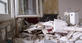 Демонтаж хрущевки в Лыткарино - удаление старых полов и стен по выгодной цене от 1759 рублей.